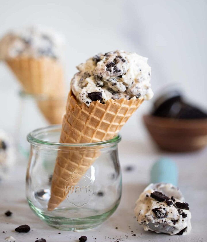 No-Churn Cookies + Cream Ice Cream | Orchids + Sweet Tea