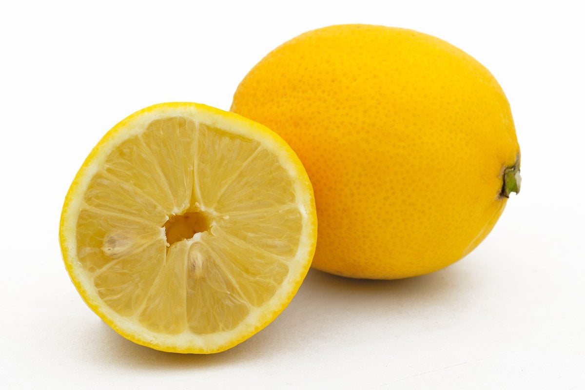 Up close shot of halved lemon.