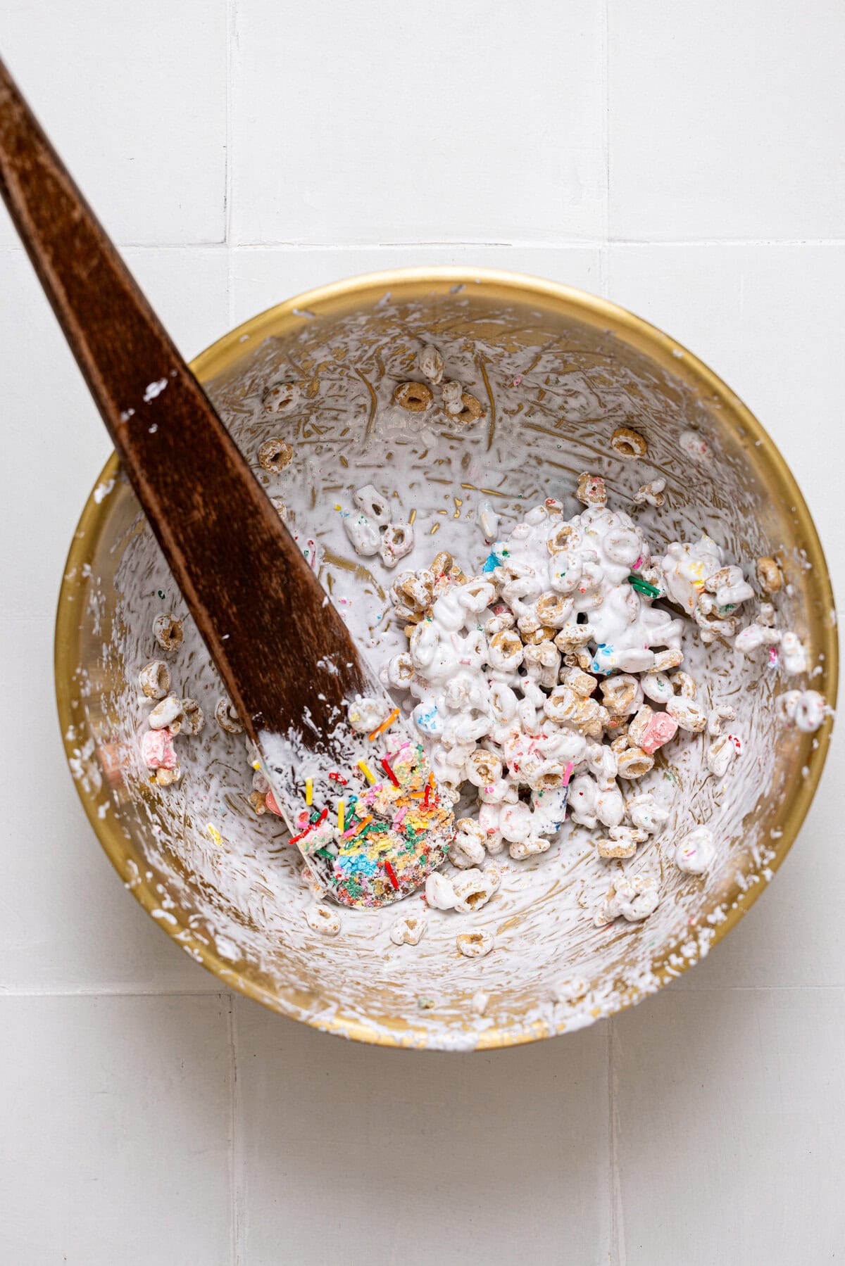 Bowl with a little ingredients left with wooden spoon.