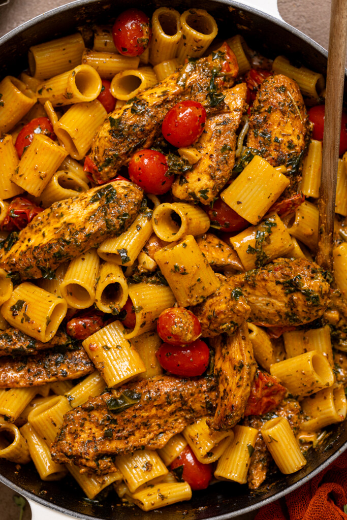 Up close shot of tuscan chicken pasta.