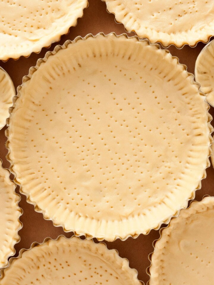 Pie crust in pie mold.